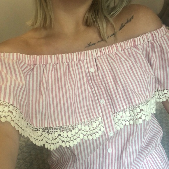 Off the shoulder pink romper - Picture 2 of 3